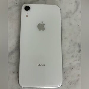 iPhone XR 64gb Unlocked w *FREE CASE + SCREEN PROTECTOR* Ready to use